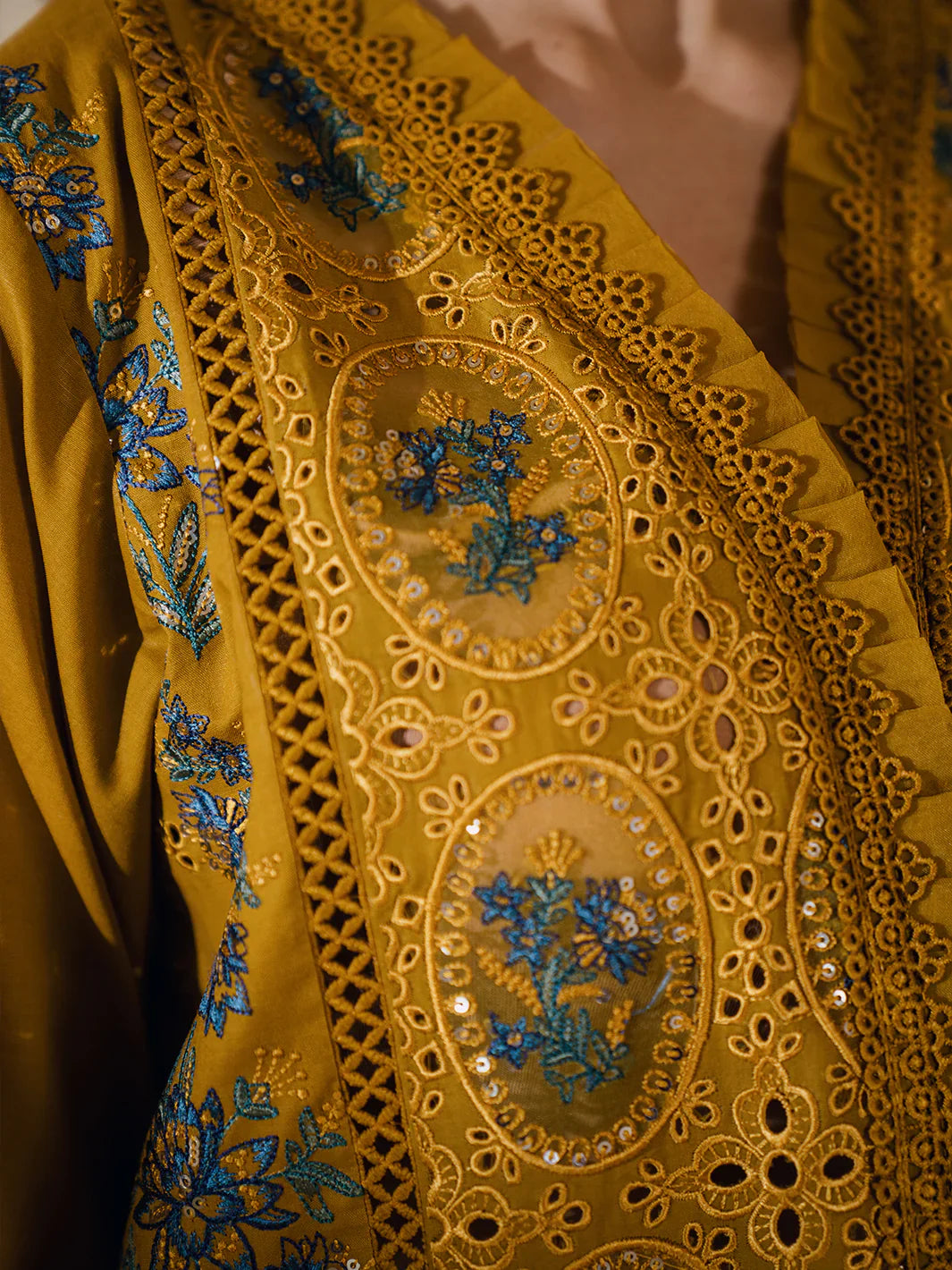 Bin Ilyas | Naqsh Luxury Lawn | Azlin